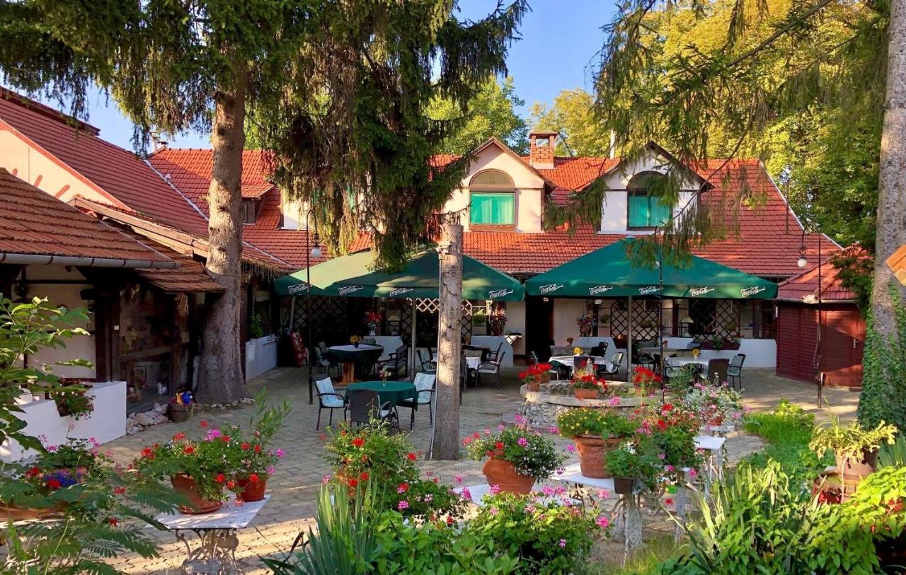 Talizman Etterem Panzio Hotel Miskolc Ngoại thất bức ảnh