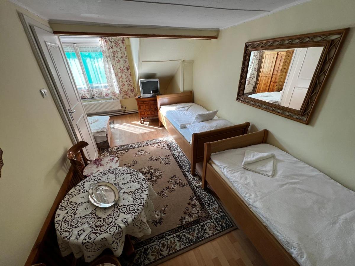 Talizman Etterem Panzio Hotel Miskolc Ngoại thất bức ảnh